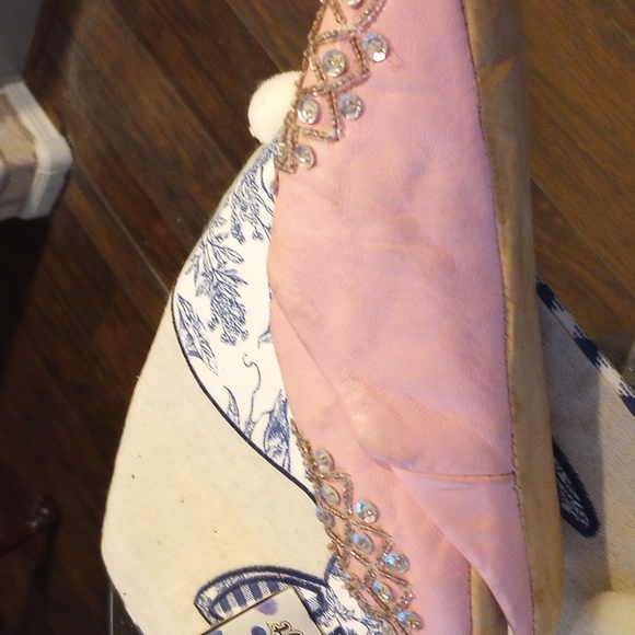 Handmade Moroccan Leather Slippers - Picture 7 of 8